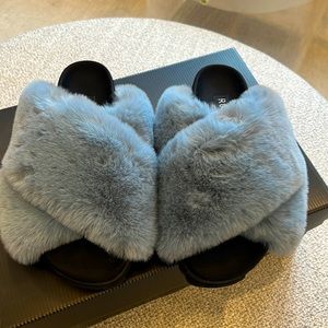 Brand new Roam sandels! Very trendy to wear all year!!!